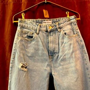 Mom jeans/distressed